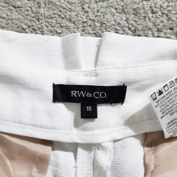 RW&Co White Shorts - Picture 2 of 2